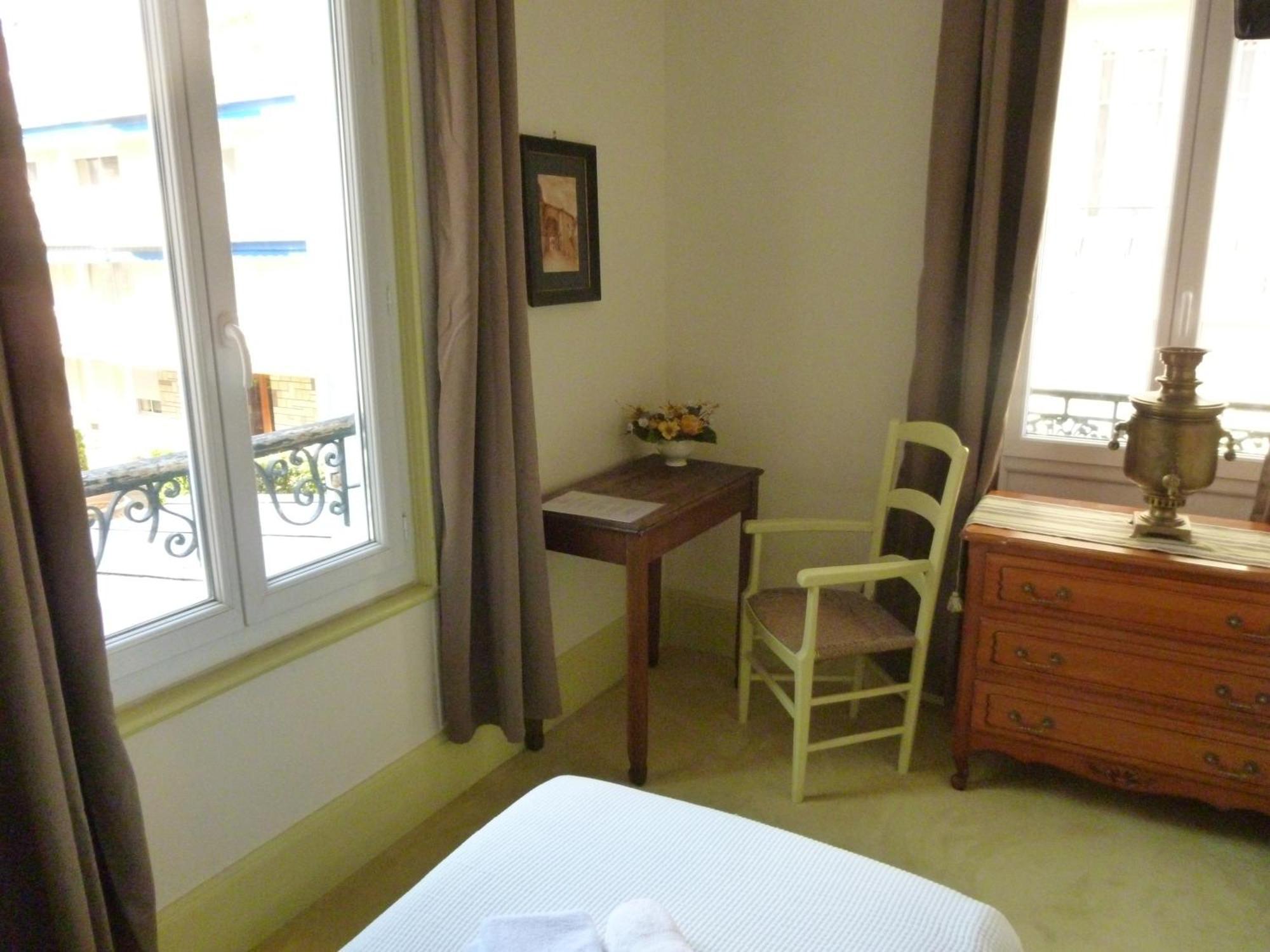 Hotel California Vichy Phòng bức ảnh