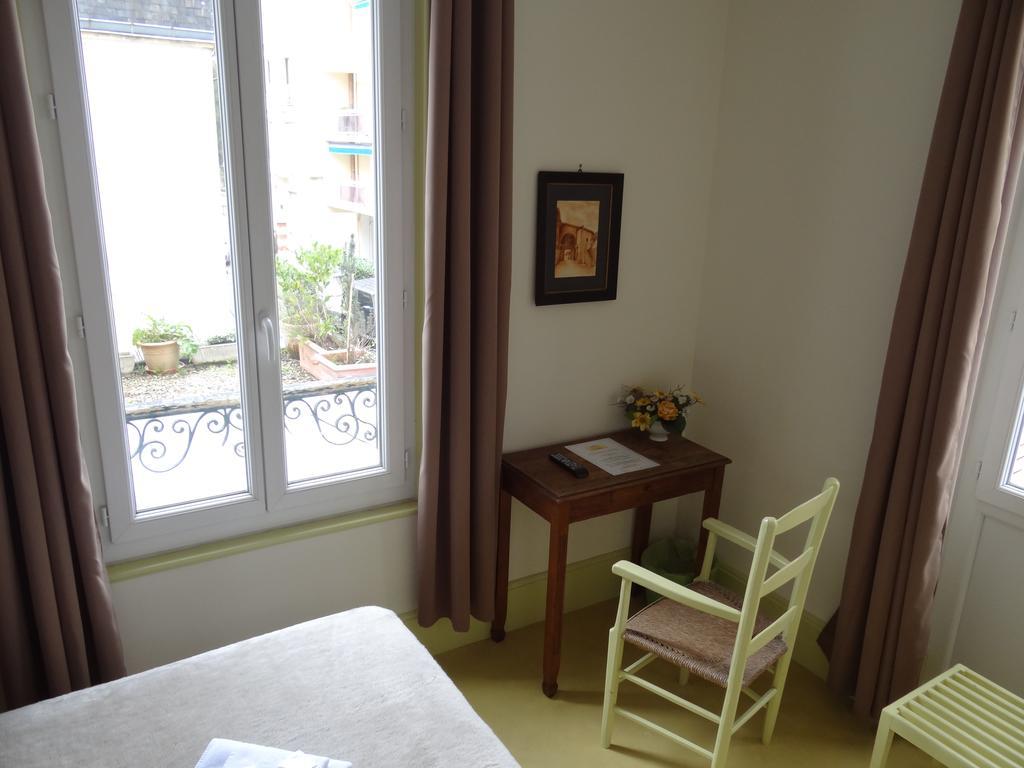 Hotel California Vichy Phòng bức ảnh